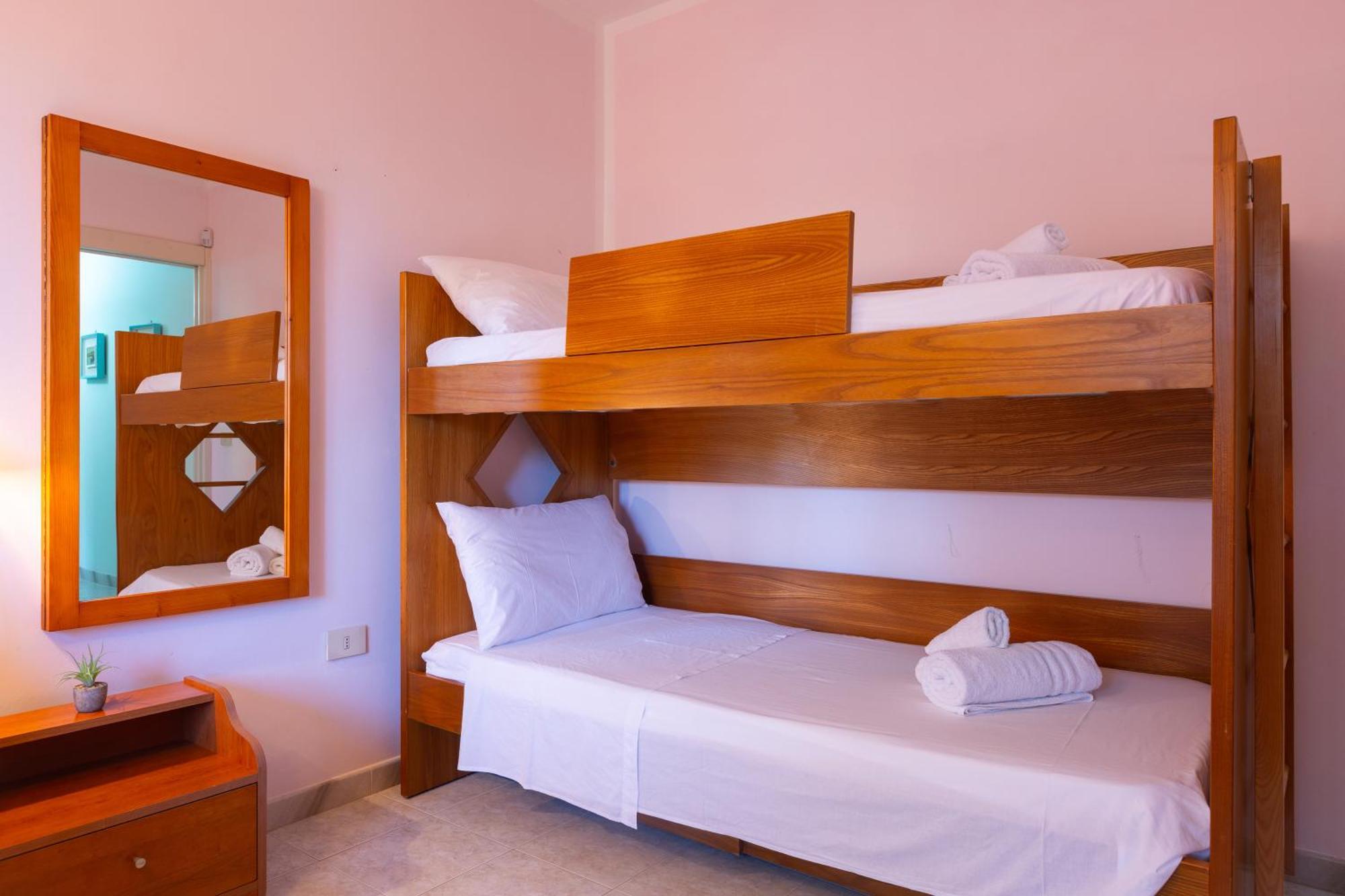 Vacanze Paradiso - Oasi Di Tranquillita Con Piscina E Giardino A 10 Min Dal Mare Neviano