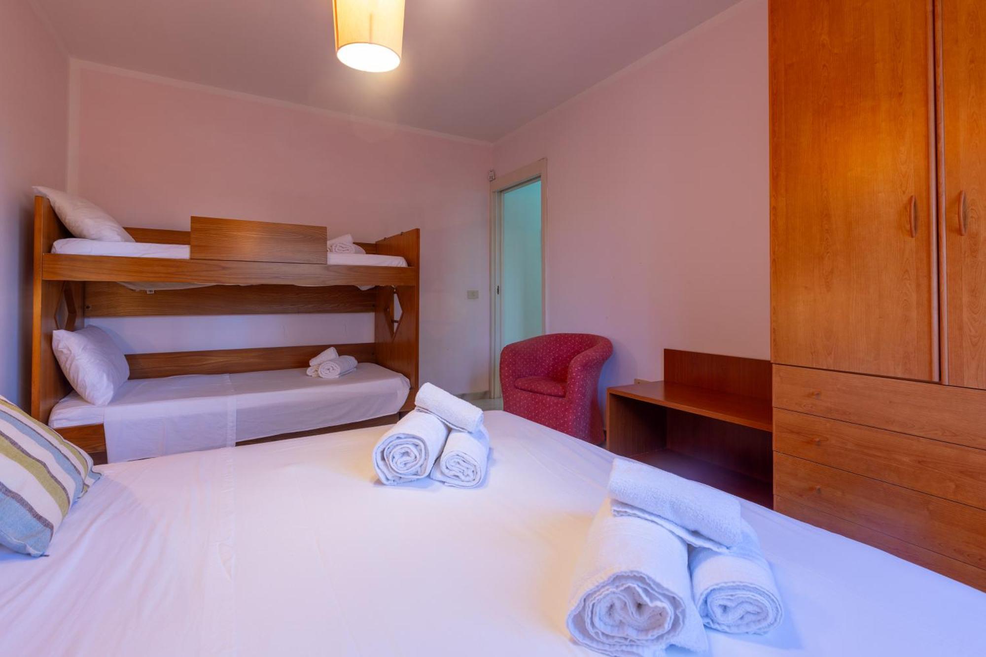 Aparthotel Vacanze Paradiso - Oasi Di Tranquillita Con Piscina E Giardino A 10 Min Dal Mare 3*