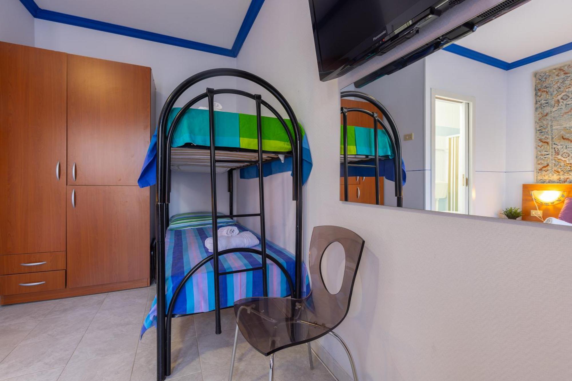 Vacanze Paradiso - Oasi Di Tranquillita Con Piscina E Giardino A 10 Min Dal Mare Aparthotel 3*