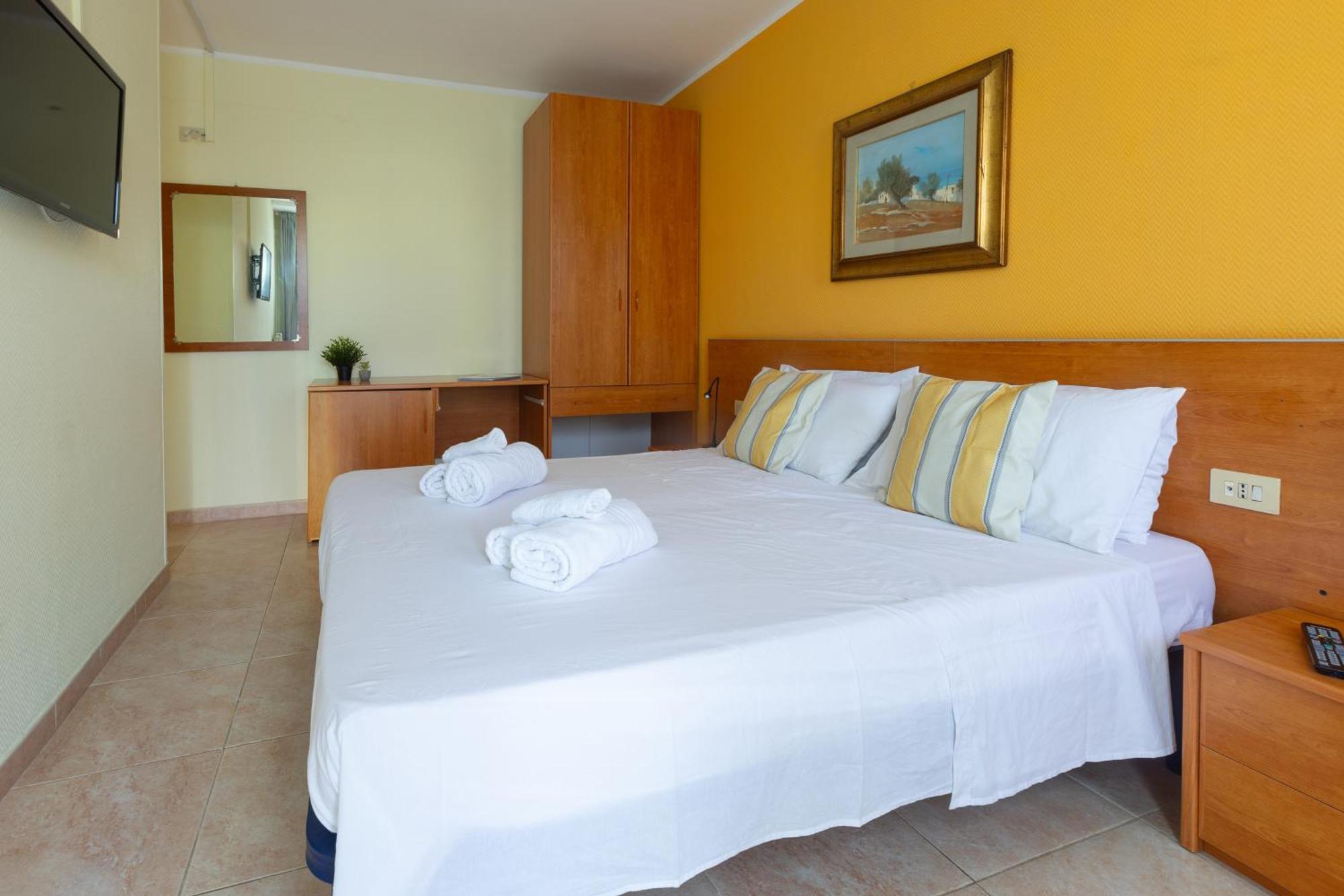 Aparthotel Vacanze Paradiso - Oasi Di Tranquillita Con Piscina E Giardino A 10 Min Dal Mare
