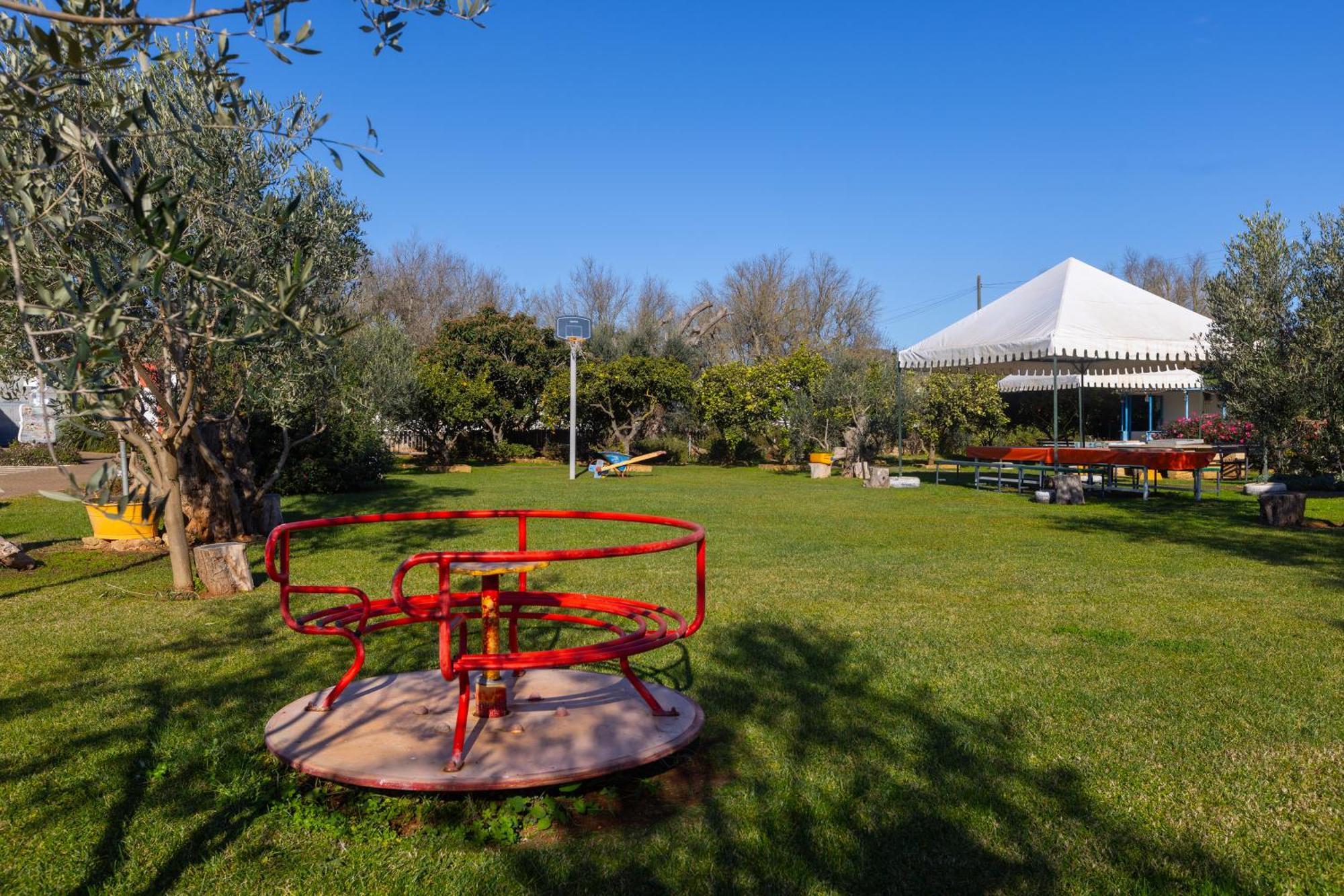 Vacanze Paradiso - Oasi Di Tranquillita Con Piscina E Giardino A 10 Min Dal Mare Aparthotel
