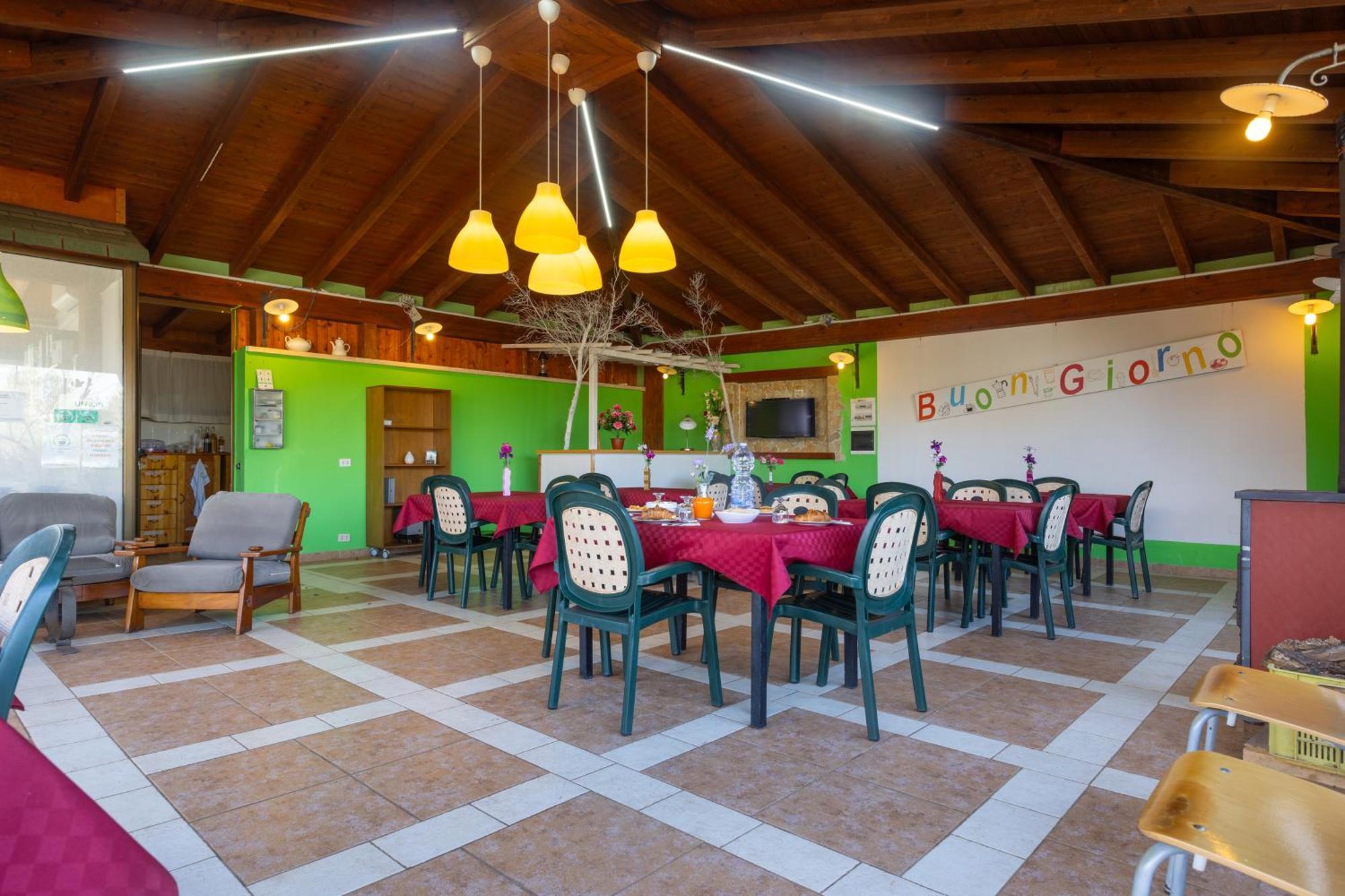 Vacanze Paradiso - Oasi Di Tranquillita Con Piscina E Giardino A 10 Min Dal Mare 3*