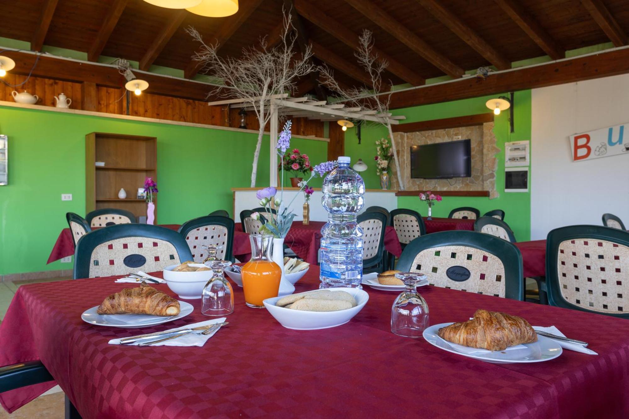 Aparthotel Vacanze Paradiso - Oasi Di Tranquillita Con Piscina E Giardino A 10 Min Dal Mare