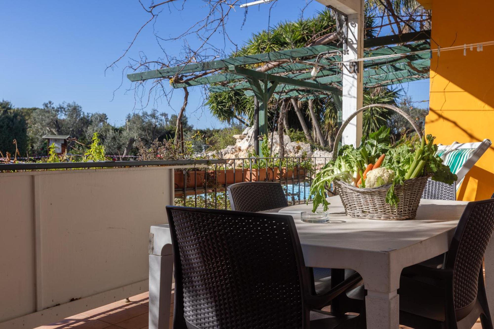 Aparthotel Vacanze Paradiso - Oasi Di Tranquillita Con Piscina E Giardino A 10 Min Dal Mare 3*