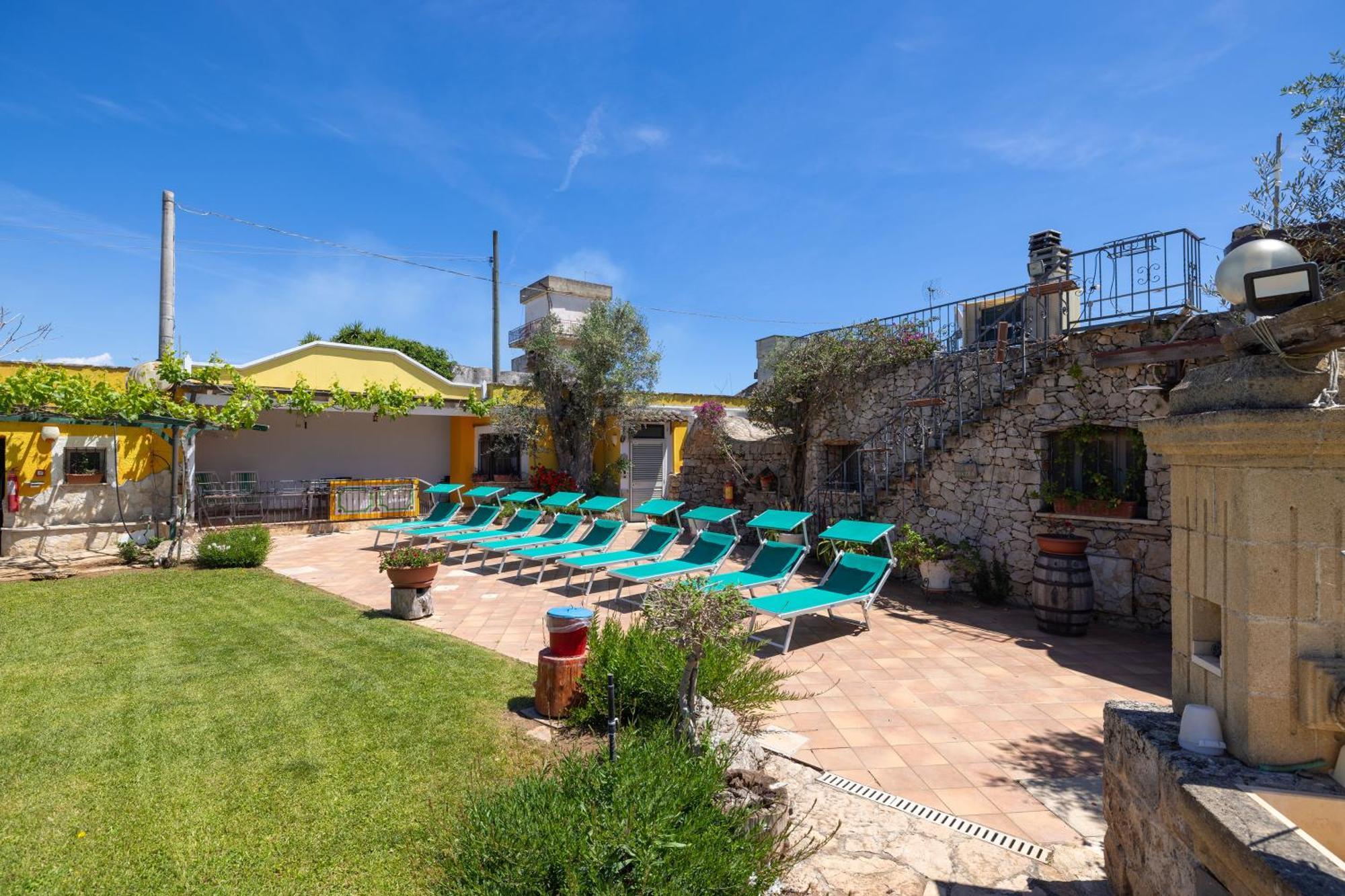 Vacanze Paradiso - Oasi Di Tranquillita Con Piscina E Giardino A 10 Min Dal Mare Aparthotel 3*