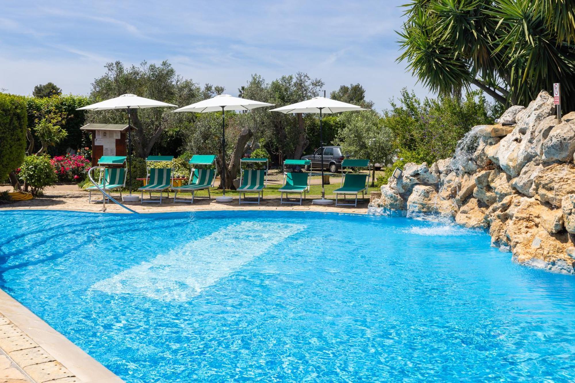 Aparthotel Vacanze Paradiso - Oasi Di Tranquillita Con Piscina E Giardino A 10 Min Dal Mare