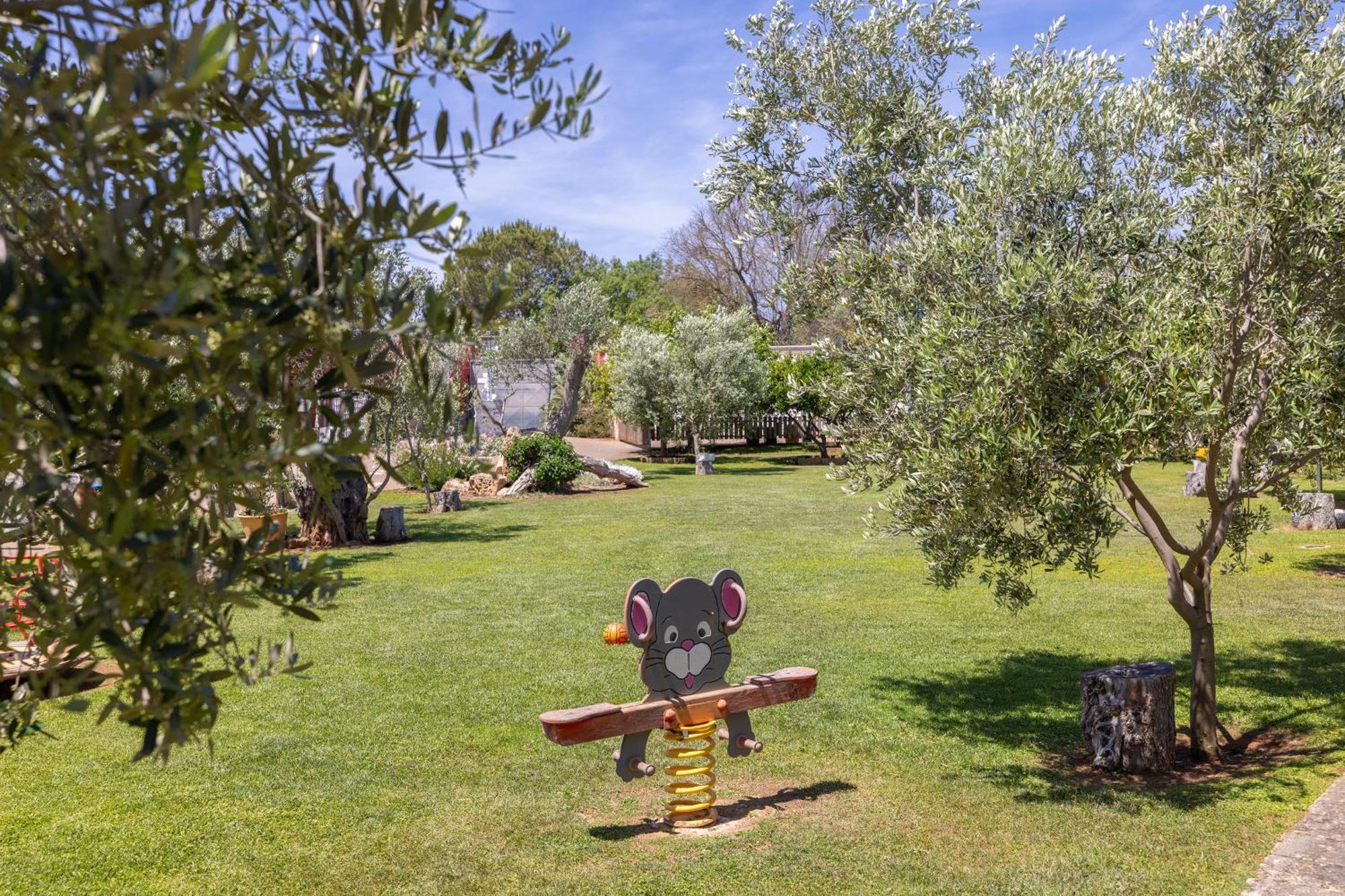Aparthotel Vacanze Paradiso - Oasi Di Tranquillita Con Piscina E Giardino A 10 Min Dal Mare 3*